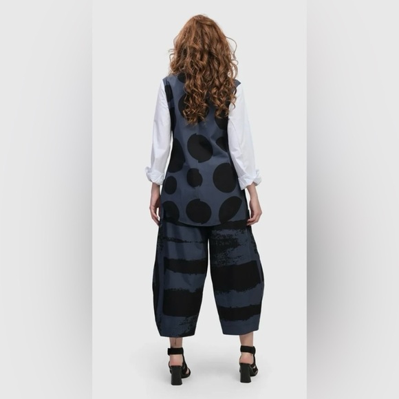 NWT URBAN BY ALEMBIKA URBAN DOTS
BUTTON DOWN SHIRT, NAVY - Picture 9 of 13